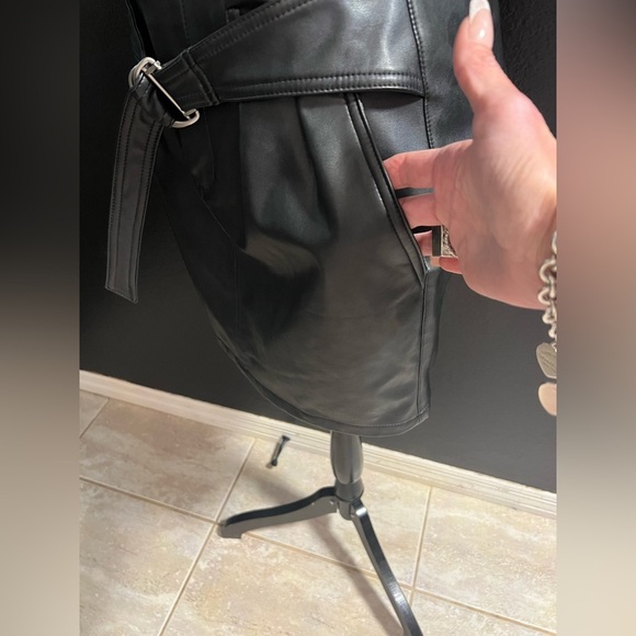 🖤🖤EXPRESS FAUX LEATHER BELTED SKIRT🖤SZ S🖤NWT - Picture 9 of 16